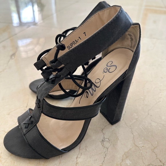 Heels Size 7 - Picture 2 of 5